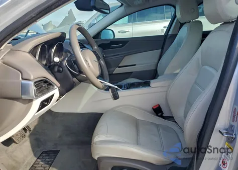 2017 Jaguar Xe Prestige из США, поврежденный, VIN SAJAE4BN1HA970341